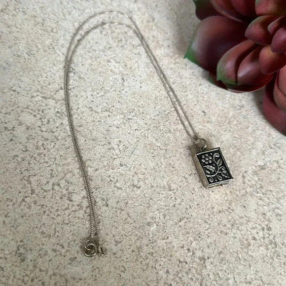 Silver box chain and small floral secret Quran book charm Farsi Persian - Picture 4 of 15